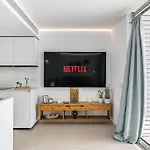 Beachfront Paradise With Spectacular Sea View Апартаменты Фуэнхирола