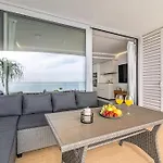 Beachfront Paradise With Spectacular Sea View Апартаменты Фуэнхирола