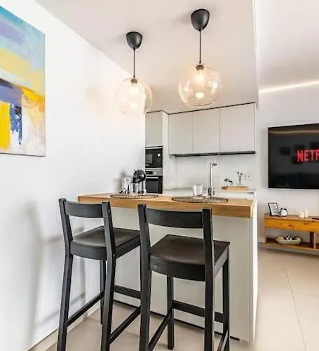 Beachfront Paradise With Spectacular Sea View * 푸엔히롤라